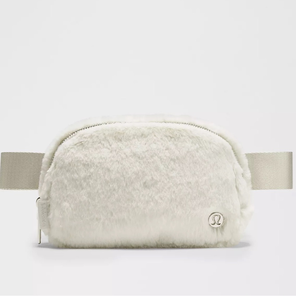 NWT Lululemon Everywhere Belt Bag
Plush Fleece in White Bone/Silver